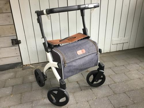 Rollator rolls flex