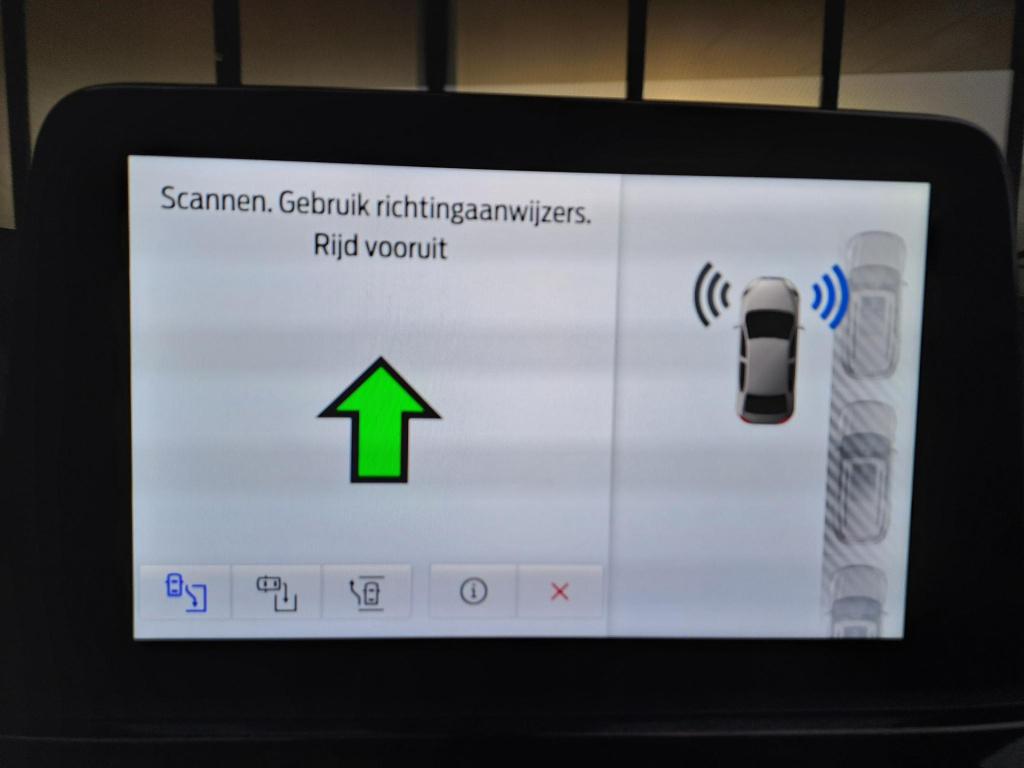 Ford Kuga 2.5 phev st-line | apple carplay & android auto | parkeersensoren