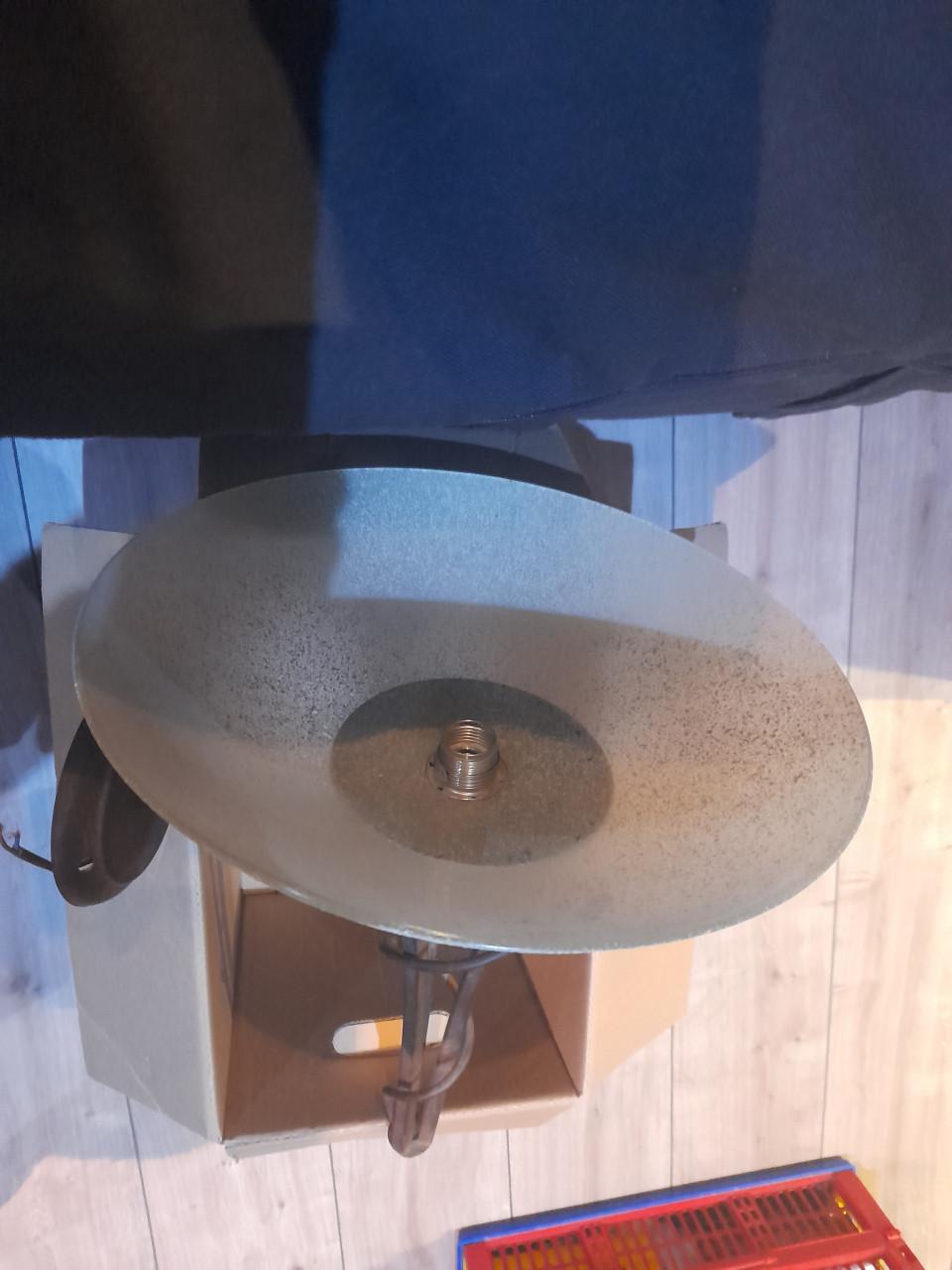 Wandlamp bronslook met glazen kap. gratis af te halen