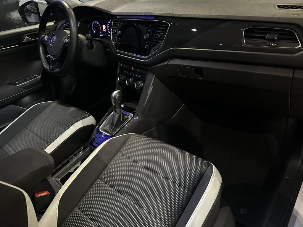 Volkswagen T-roc 1.5 tsi sport *camera*vitrual*winterpack*trekhaak*keyless*