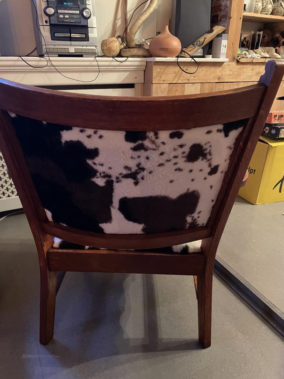 Sfeervolle fauteuil met koeienprint