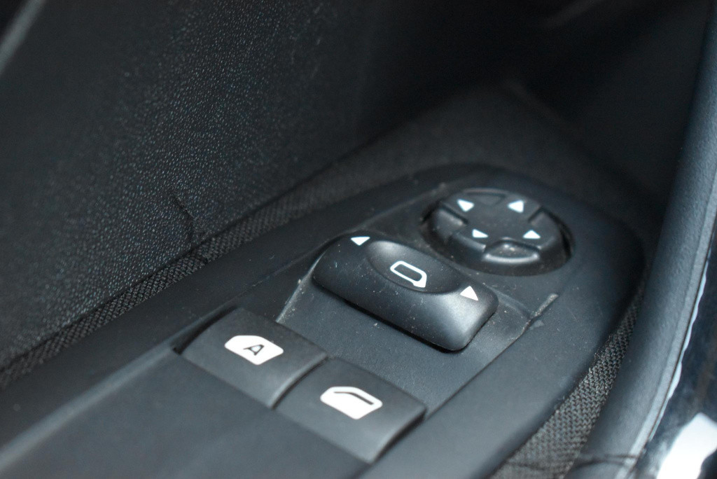 Peugeot 208 1.2 puretech active | airco | cruise control | apple carplay/an