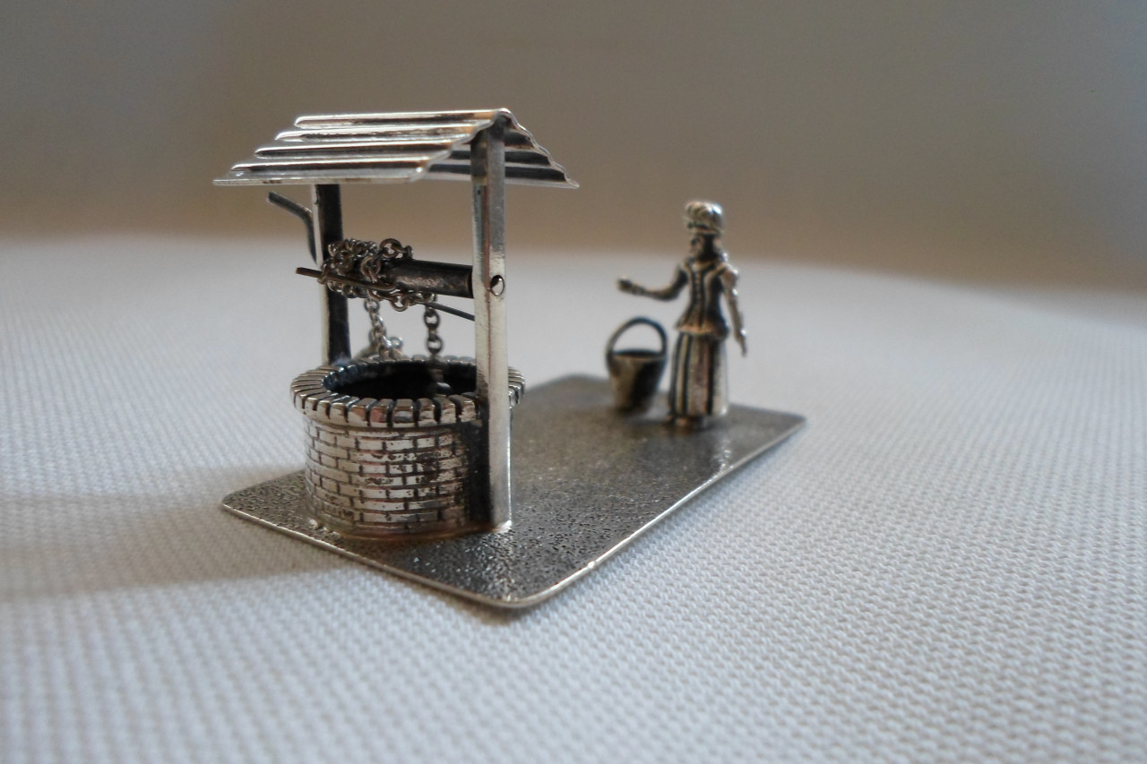 Zilver Miniatuur Vrouw Waterput