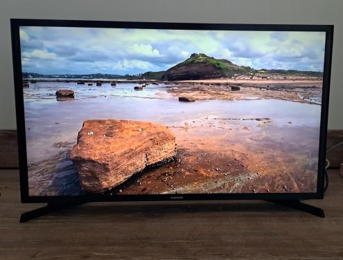 Samsung 32 inch smart TV