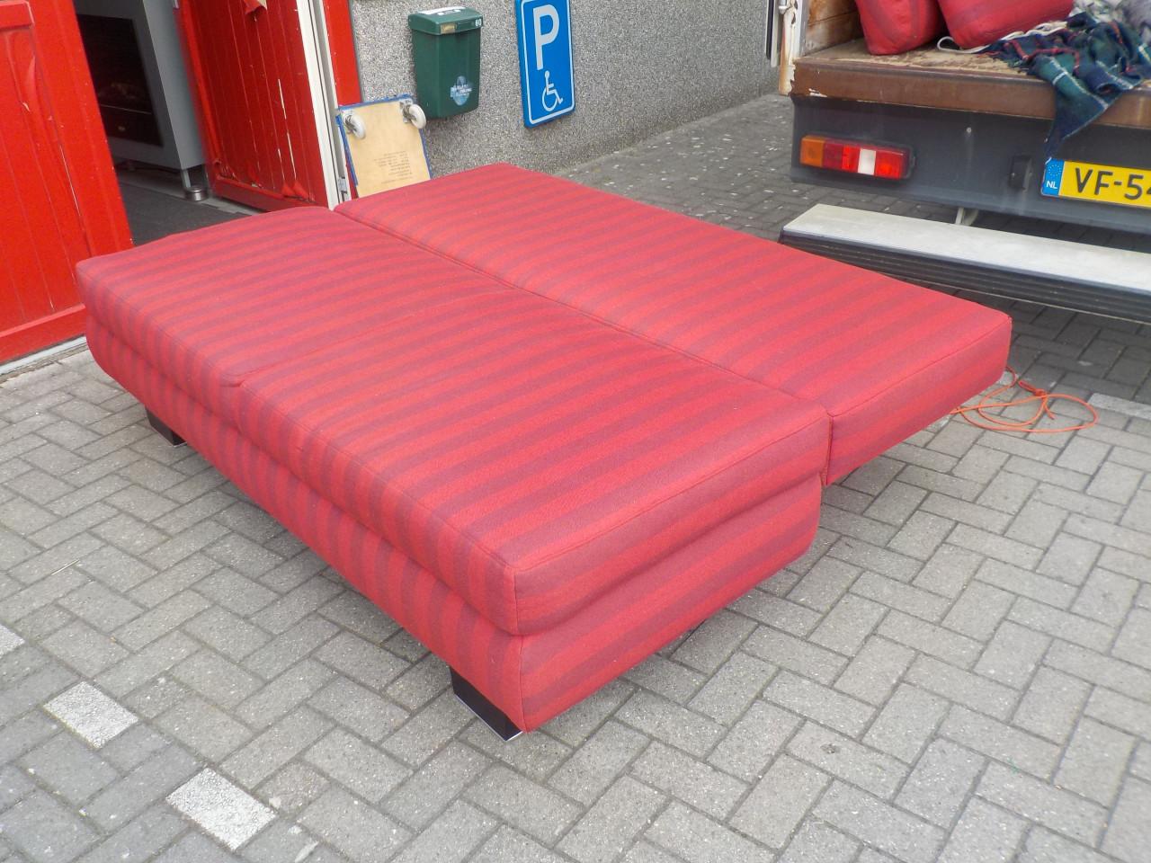 Mooie kwaliteit extra grote slaapbank in vrijwel nieuw staat 200 x 150 cm