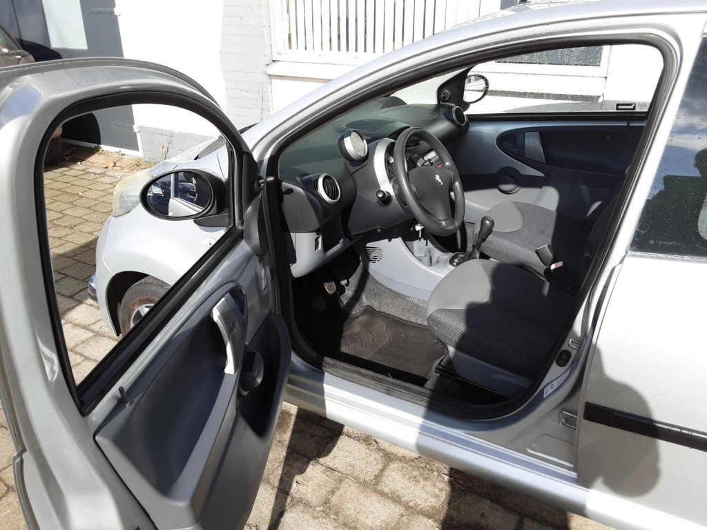 Peugeot 107 1.0-12v xs