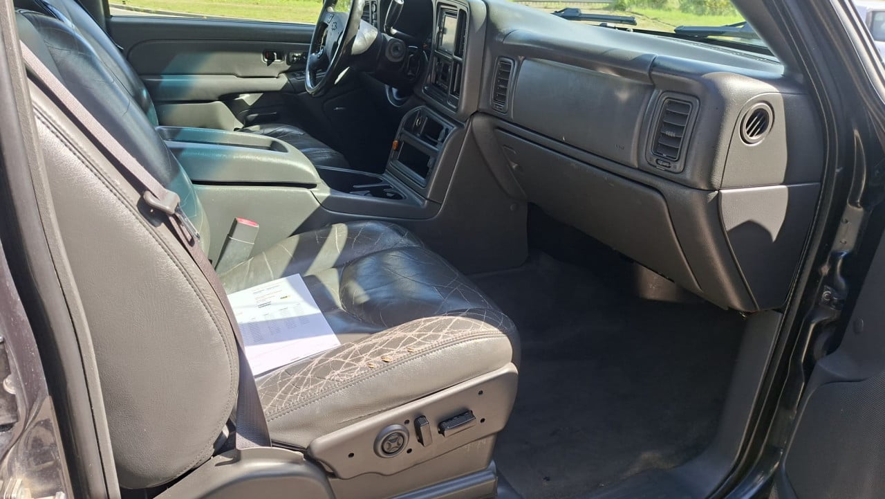 Chevrolet AVALANCHE 5.3 4WD 1500 287PK bj:2004 23 inch Velgen-airco-leer