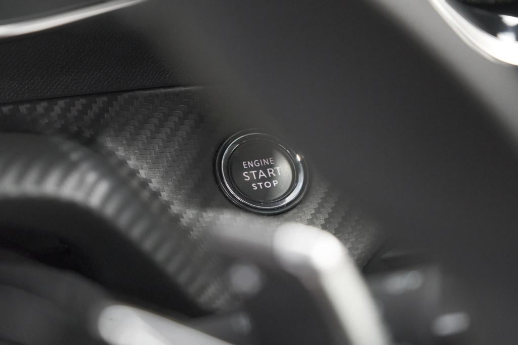 Peugeot 208 1.2 hybrid 145 e-dcs6 gt | alcantara pakket | camera | apple ca