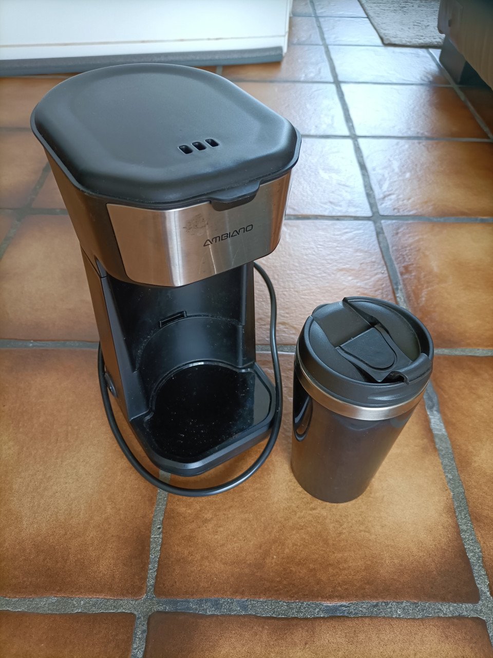 Koffiezetapparaatje merk Ambiano, voor 1 of 2 bakjes.