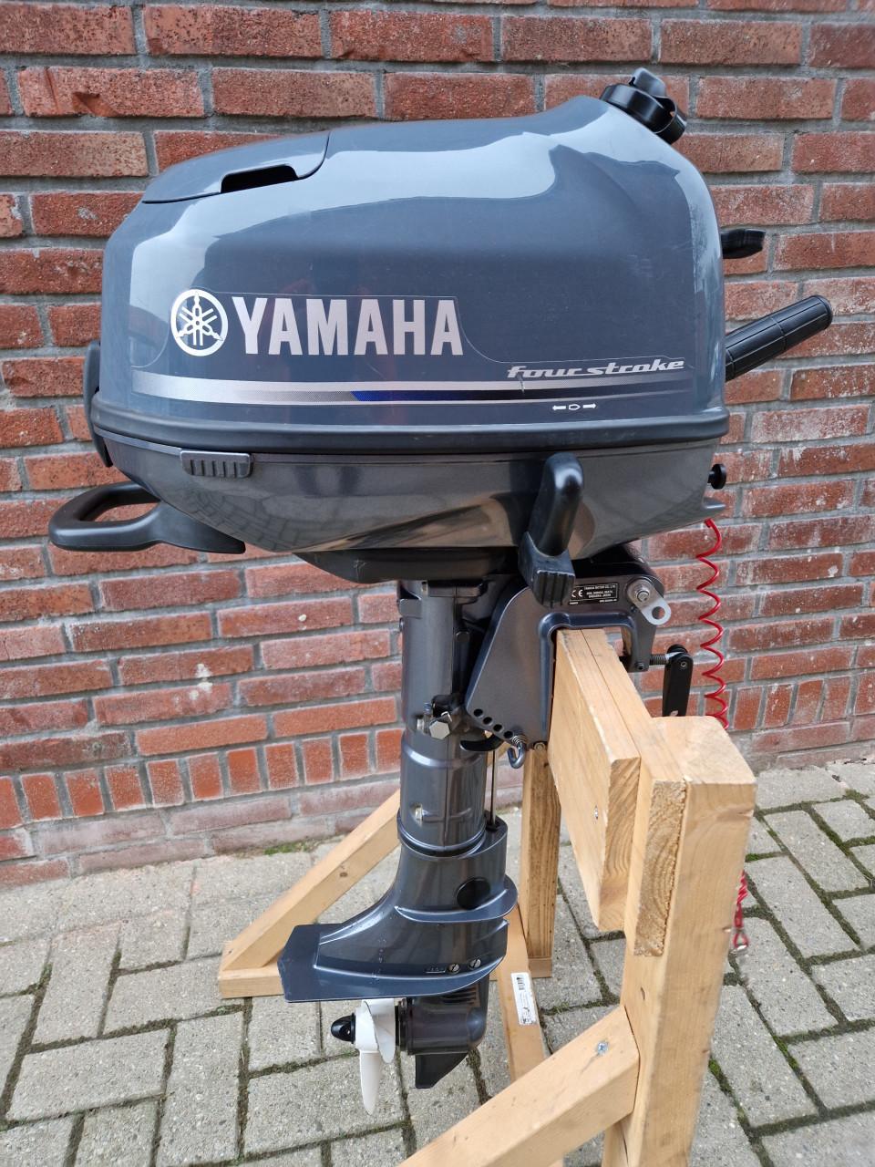 6 pk Yamaha 6 pk 4-takt kortstaart NIEUWSTAAT !!!! Bouwjaar 2019