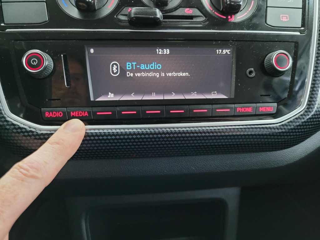 Volkswagen UP! 1.0 bmt | sportvelgen | zwart | airco | bluetooth audio | 5 