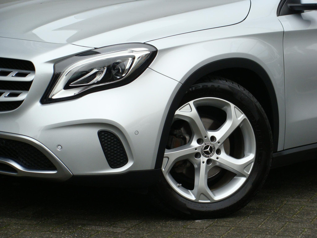 Mercedes-Benz Gla-klasse 180 premium urban