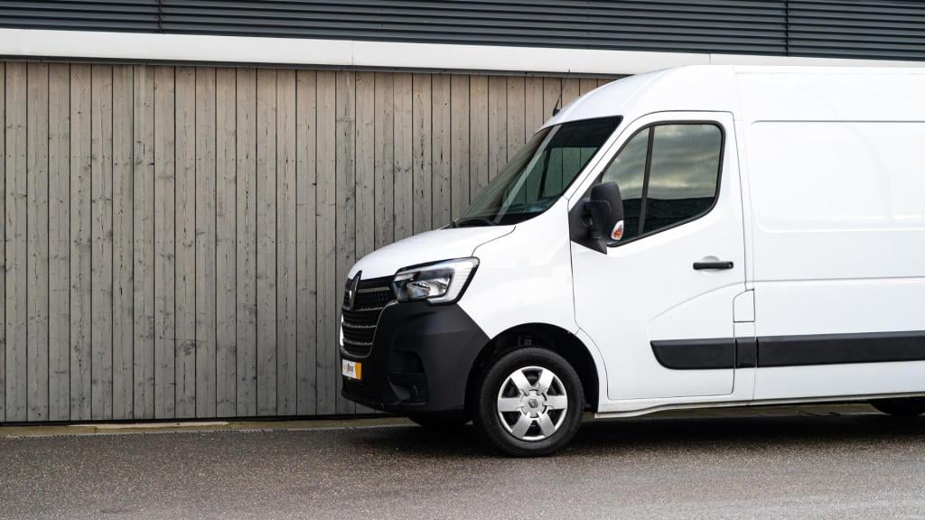 Renault Master t35 2.3 dci 135 l2h2 comfort | camera | vloerplaat | navigat