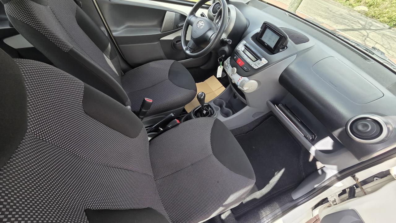 Aygo 1.0-12V Comfort Navigatie | 2012 | AIrco | 5-Deurs | NAP | APK 3-2027