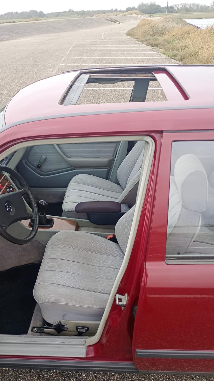 Mercedes oldtimer 200 D