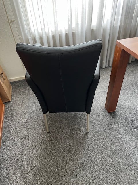 Eettafel met stoelen