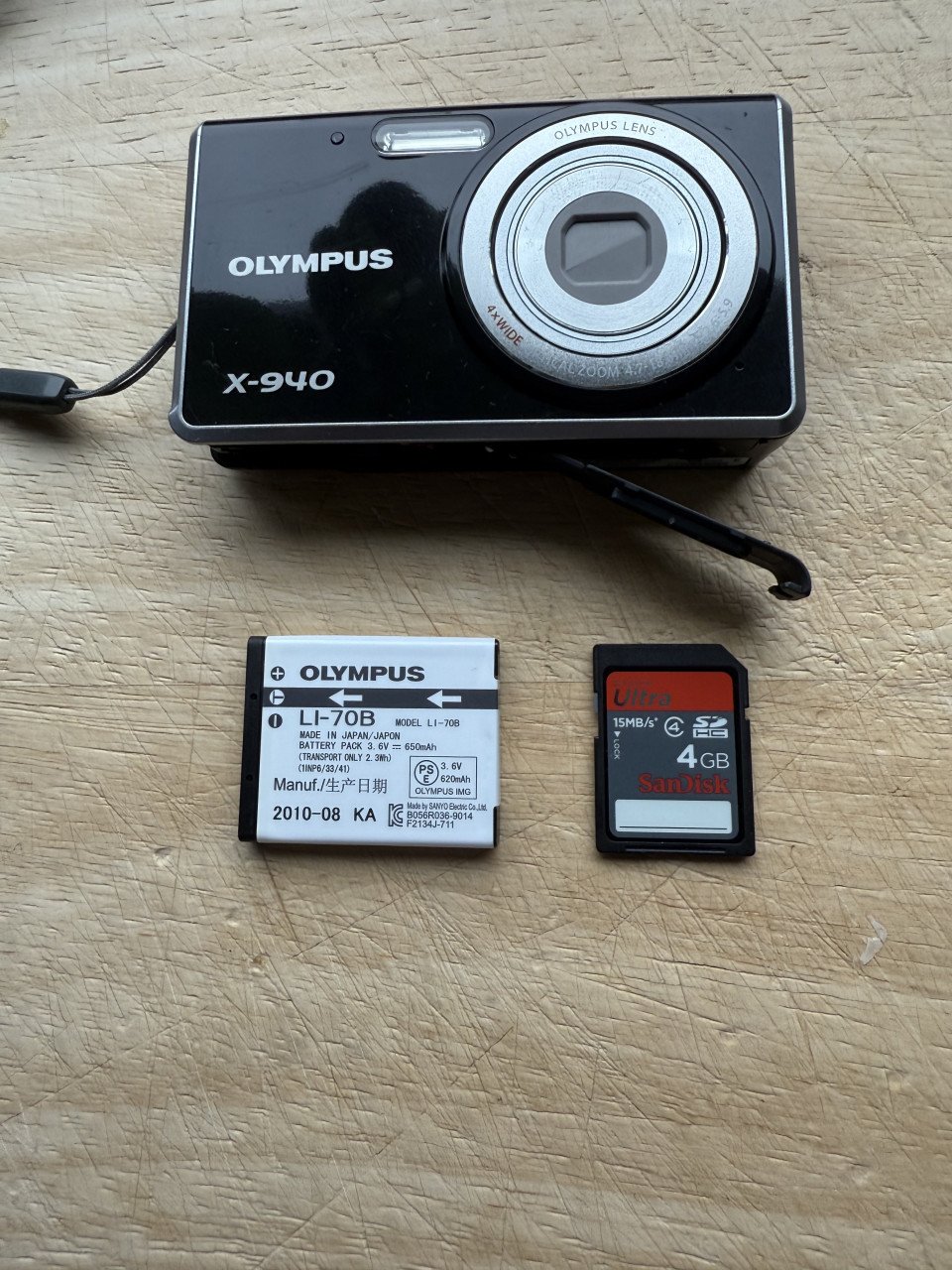 Olympus X-940 digitale camera compleet met kabels/oplader