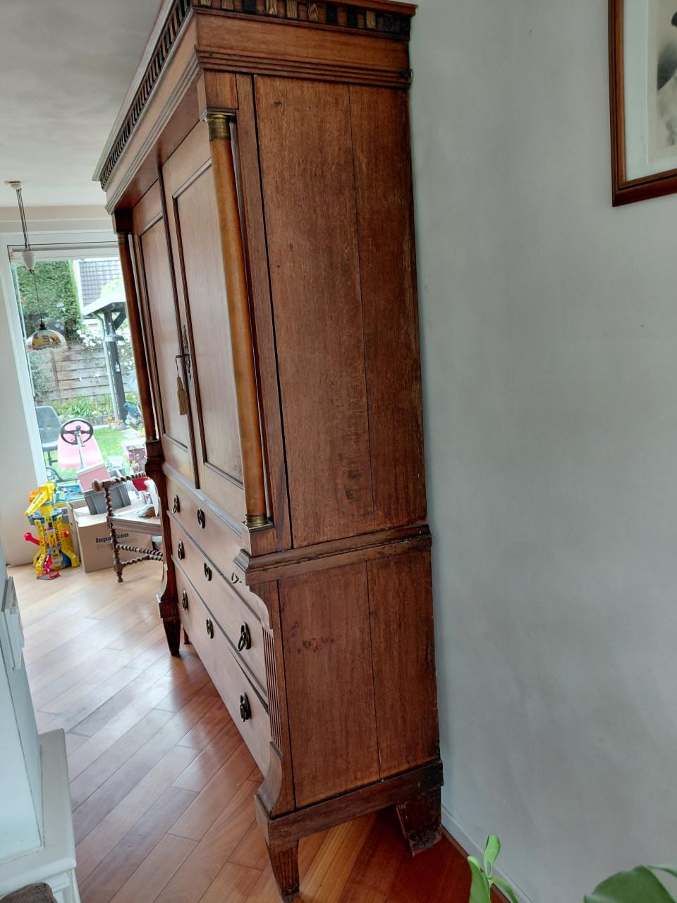 Prachtige grote antieke eiken kast