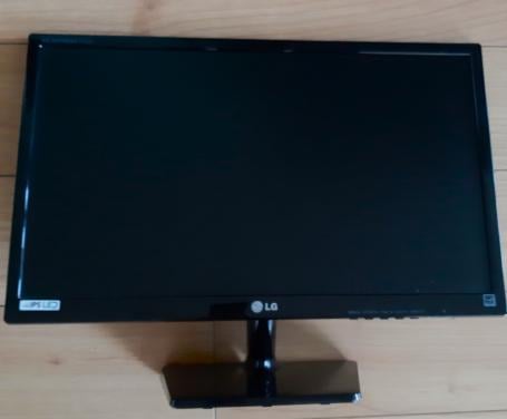 Monitor LG 24 Inch + Logitech PC speakers