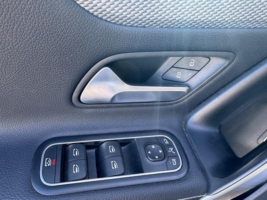 Mercedes-Benz A-Klasse 250 e business solution luxury limited