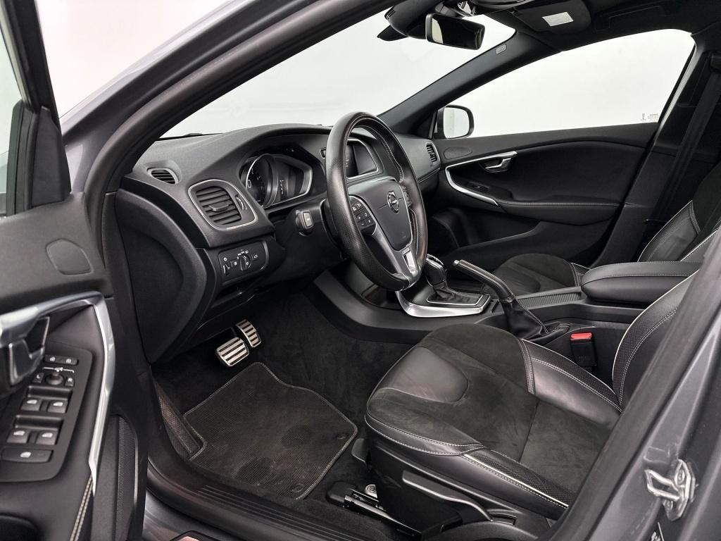 Volvo V40 t3 153pk aut6 polar+ sport| panodak| camera| h&k sound| trekhaak