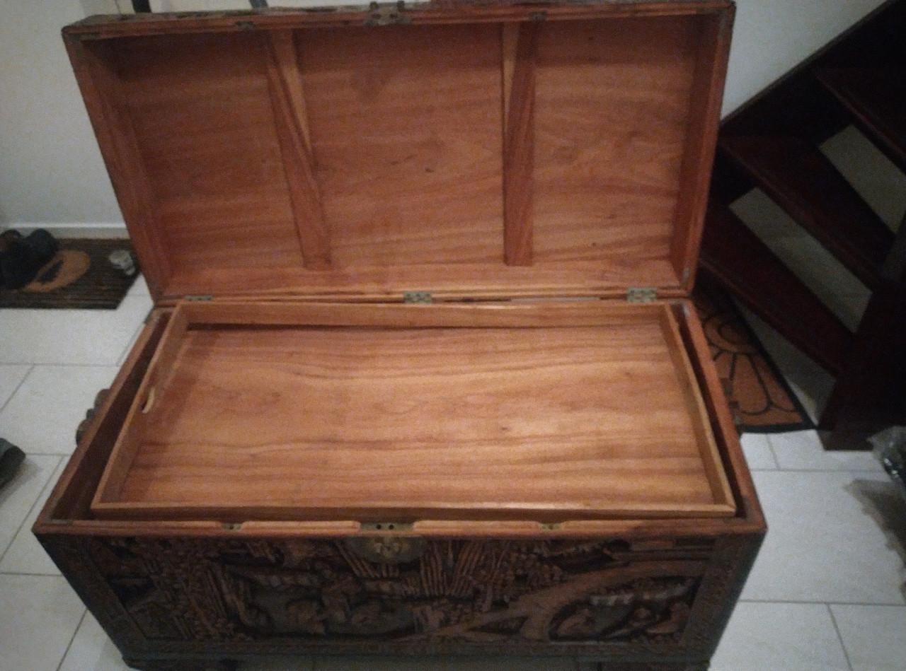 Dekenkist koloniaal, houtsnijwerk