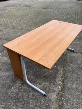 Bureau 2 stuks gratis af te halen