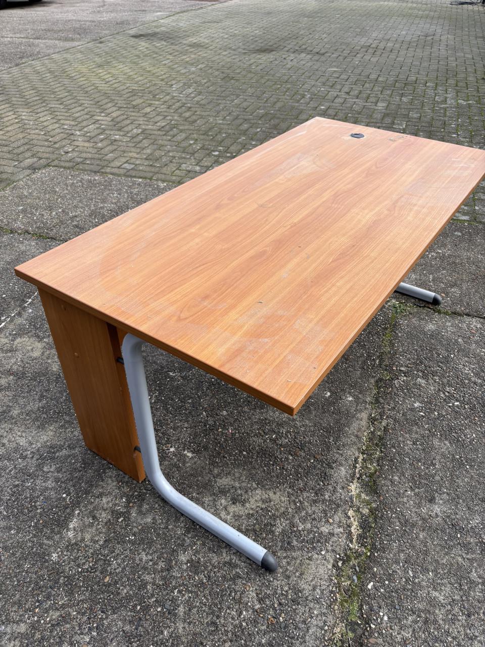 Bureau 2 stuks gratis af te halen