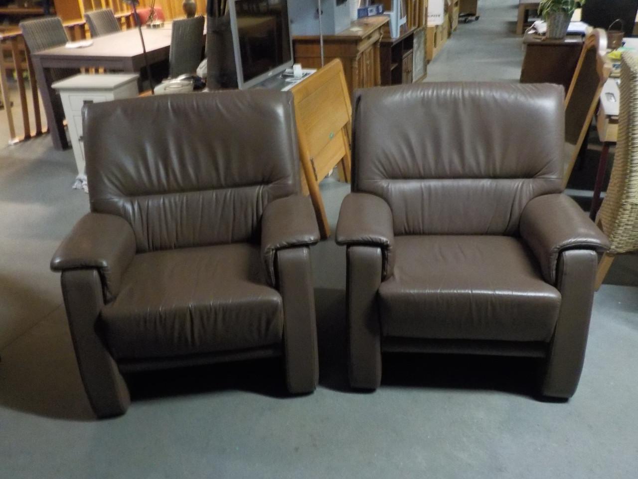 Mooie kwaliteit leren 2 ( 145 cm ) + 1 + 1 ( 85 cm) zits bijna nieuw staat