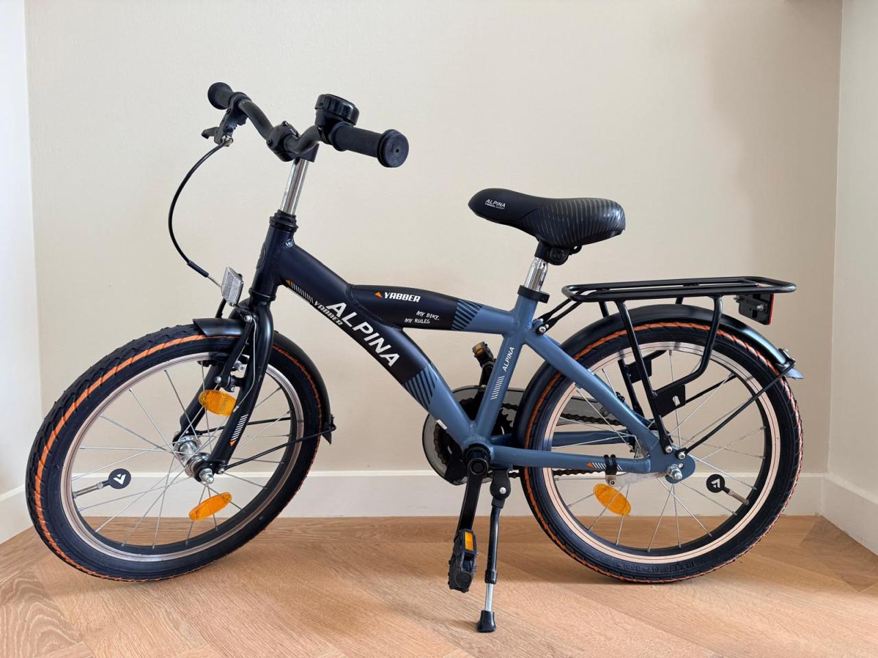 Nette Alpina Yabber 18 inch kinderfiets – blauw/zwart