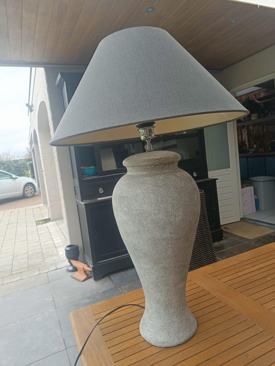 Staande lamp voor op een bijzettafel