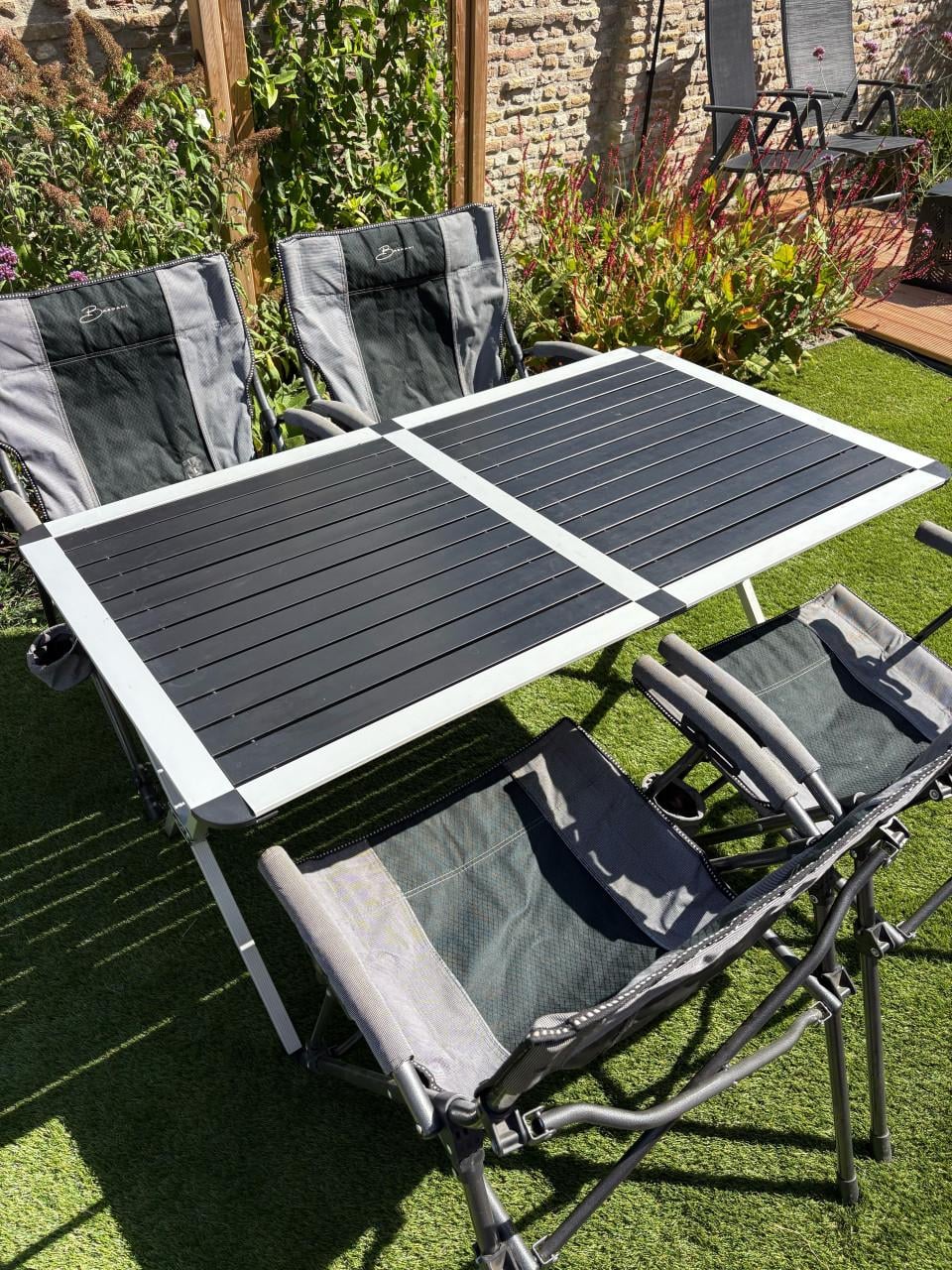 Humane Nature campingtafel + Bardani campingstoelen