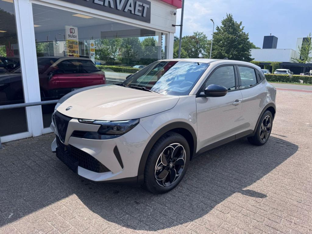 Alfa Romeo Junior elettrica 54 kwh