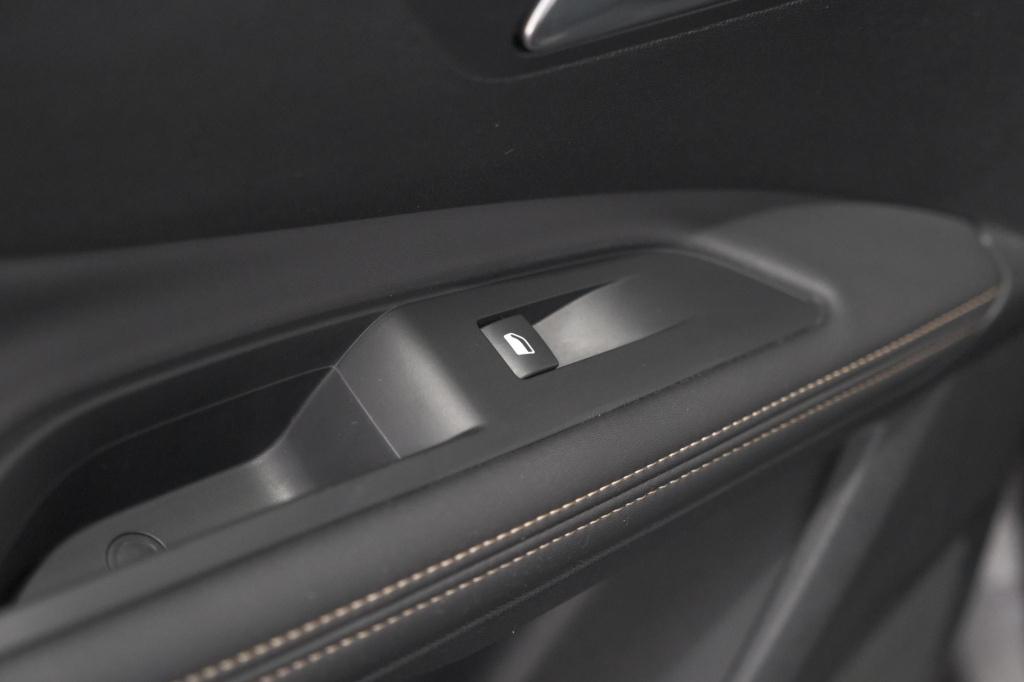 Peugeot 3008 puretech 130 eat8 gt | camera | dodehoekdetectie | adaptieve c