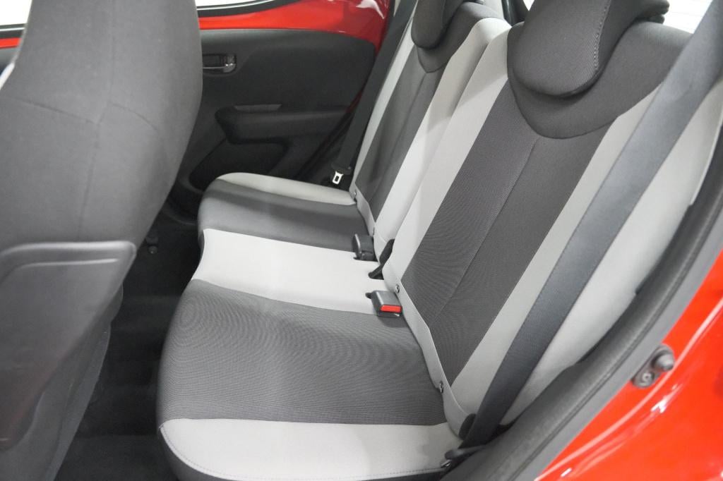 Toyota Aygo 1.0 vvt-i x-play | camera | airconditioning | allseasonbanden