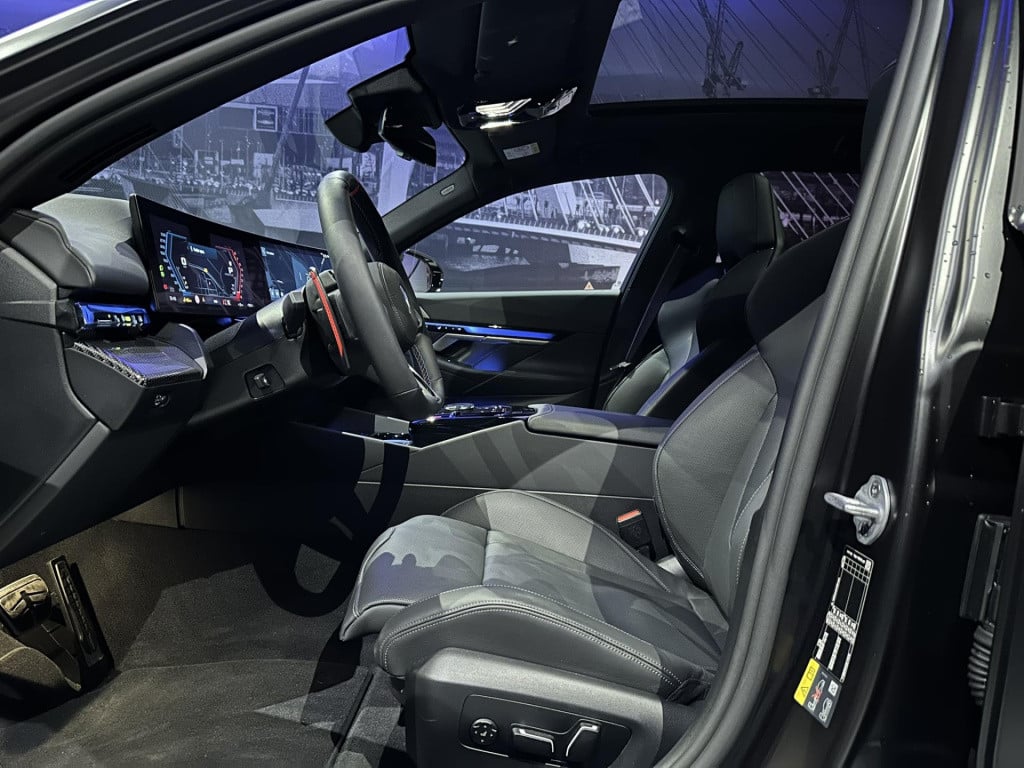 BMW M5 5-serie touring *keramisch*pano*bowers&wilkins*nl*