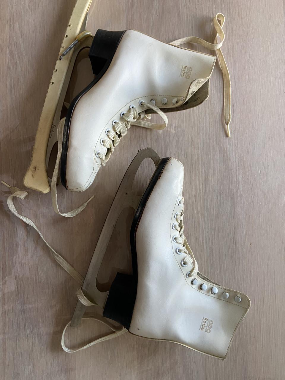 Kunstschaatsen maat 43