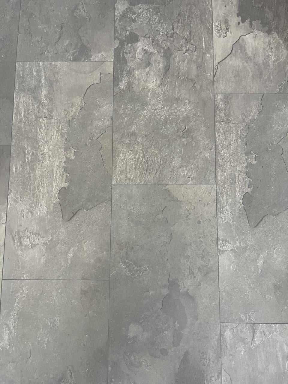 Nieuwe laminaat vloer+plinten