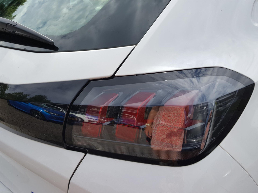 Peugeot 208 1.2 puretech 75pk active navigatie | airco | cruise control | a
