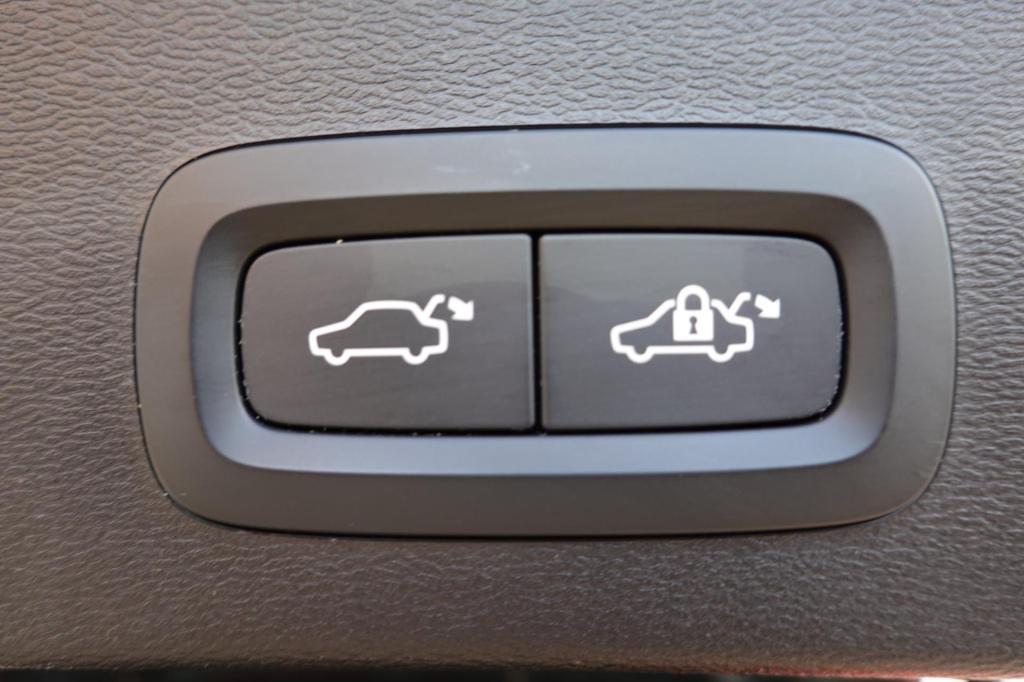 Volvo XC40 1.5 t5 recharge business pro