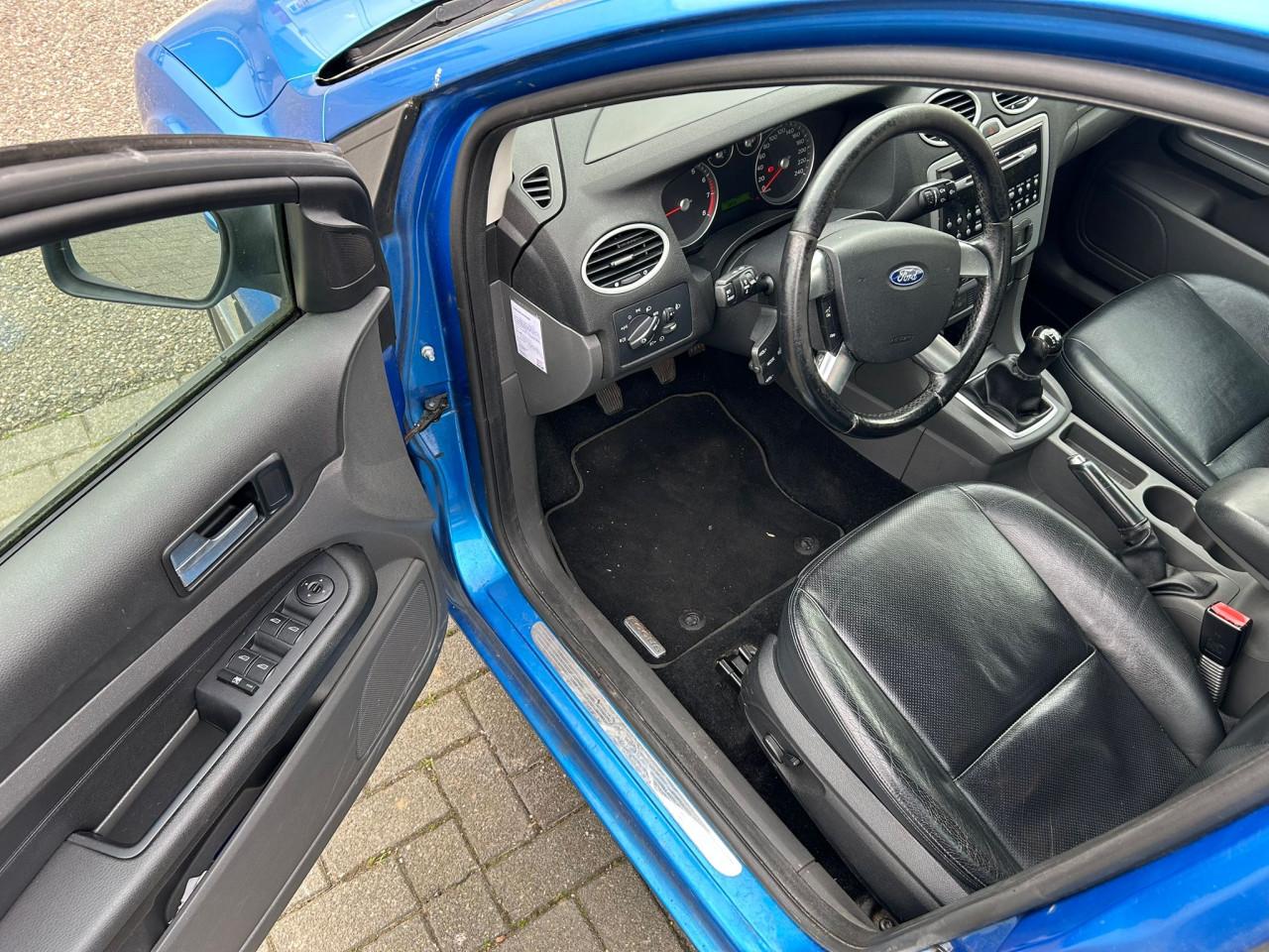 Ford Focus 2.0-16V Ghia FULL OPTION!