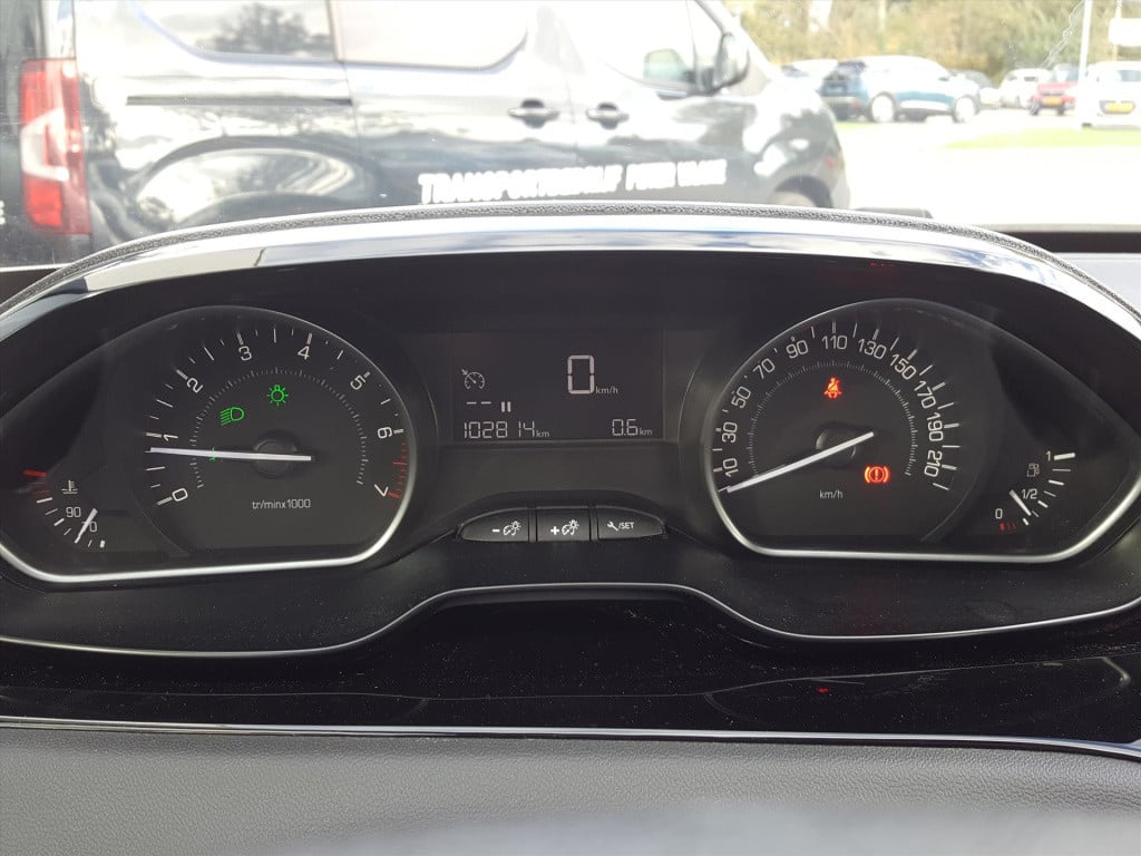 Peugeot 208 blue lion 1.2 pt-82pk 5d navigatie | apple carplay & android au