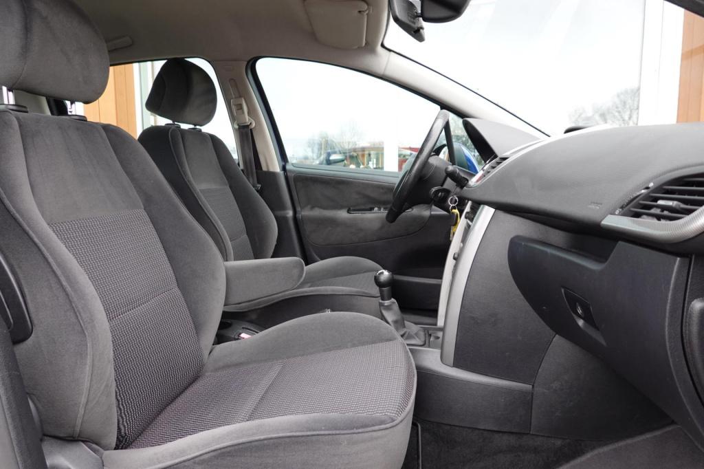 Peugeot 207 1.6 vti xs