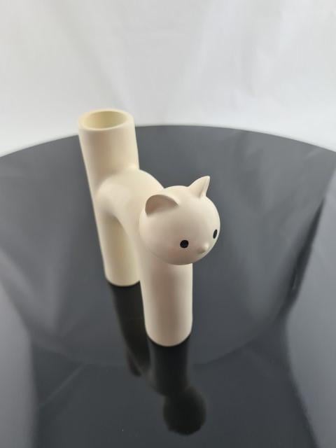 Bloemenvaasje kat crème