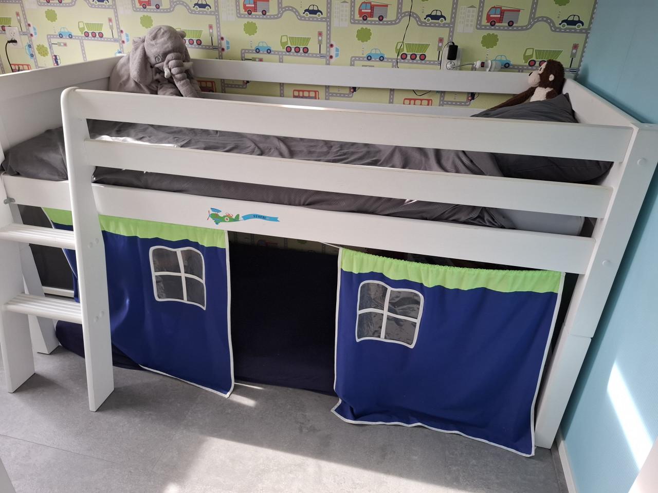 Bed halfhoogslaper