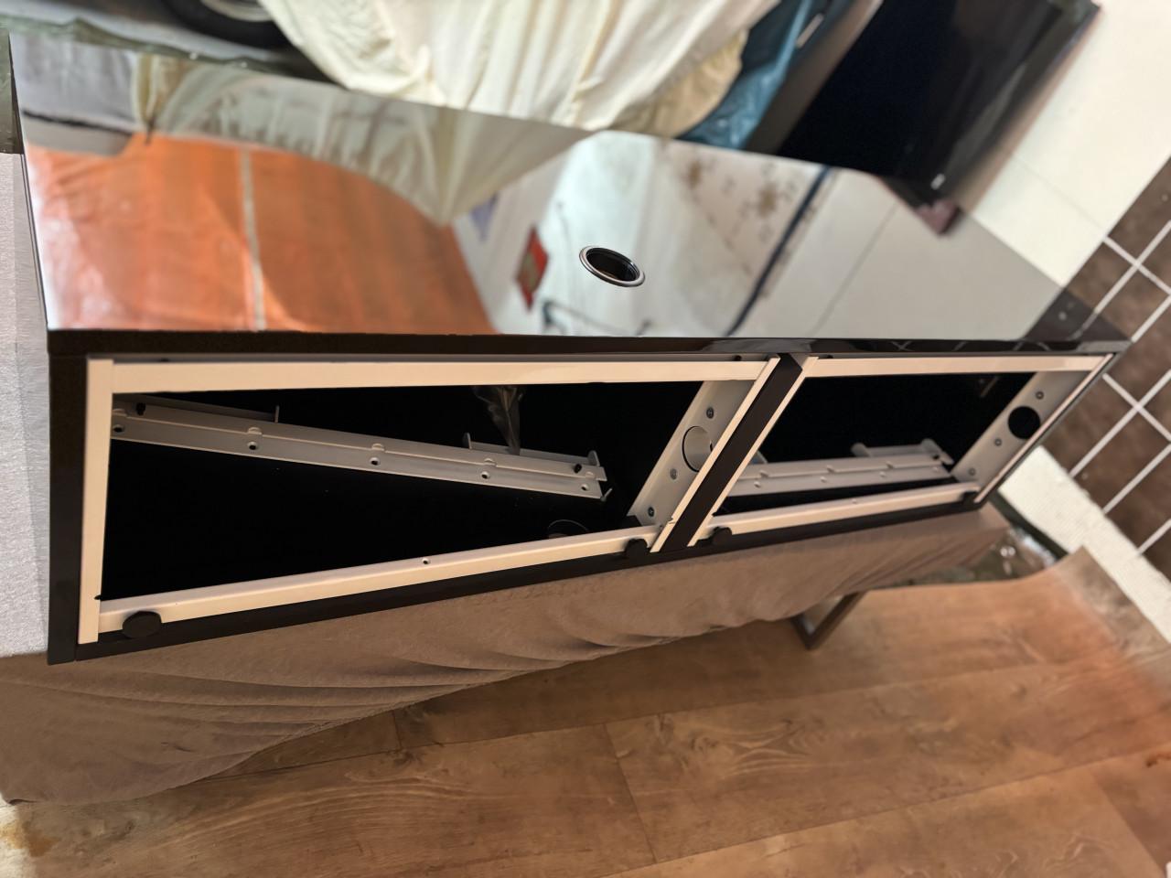 Tv meubel hoogglans zwart hangkast met klep