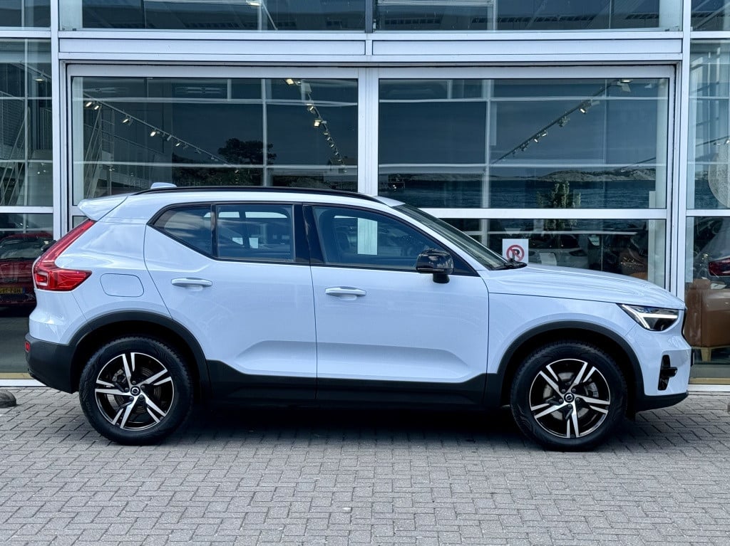 Volvo XC40 b4 197pk plus dark |adap.cruise| trekhaak | camera| elektrische