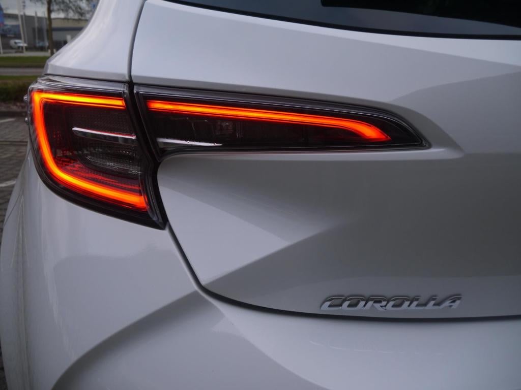 Toyota Corolla 1.8 hybrid dynamic|rijklaar