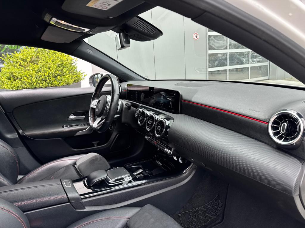 Mercedes-Benz A-Klasse 200 amg edition premium plus * camera * carplay * 18