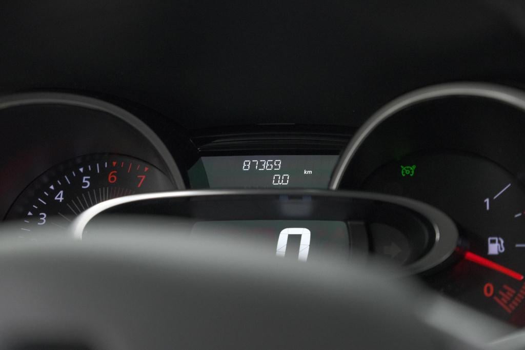 Renault Clio estate tce 90 limited | parkeersensoren | navigatie | airco